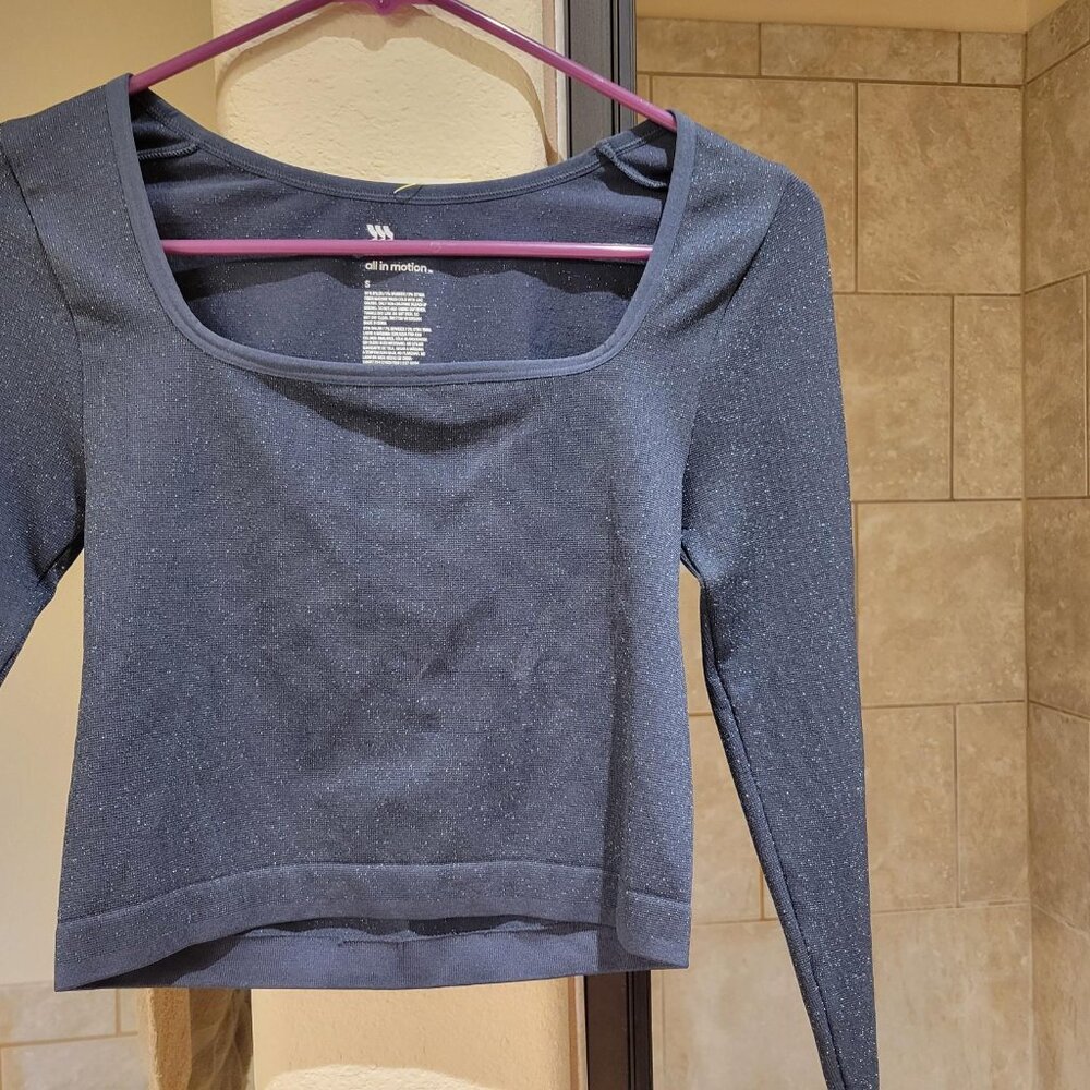 All In Motion crop top - Picture 2 of 3